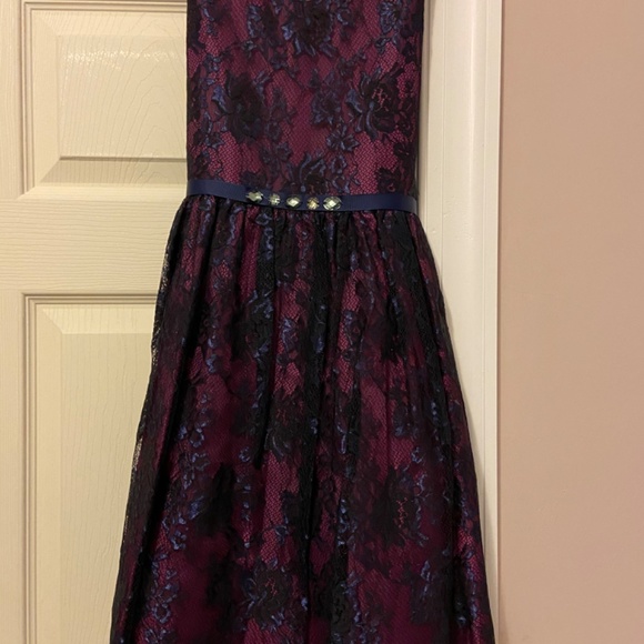 Beautiful purple dress with navy lace overlay - Picture 5 of 8